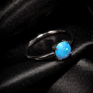 Серебряное кольцо с голубым опалом (КК2ОпГ/1186)