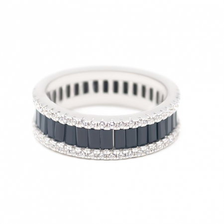 Серебряное кольцо с черными и белыми фианитами