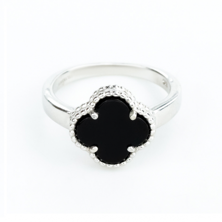Серебряное кольцо в стиле 'Van Cleef & Arpels' с ониксом