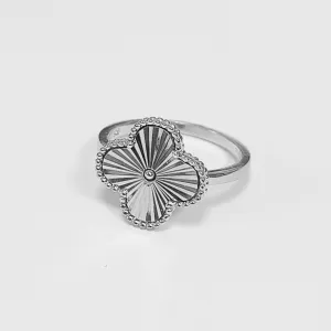 Срібна каблучка з фіанітами в стилі 'Van Cleef & Arpels'