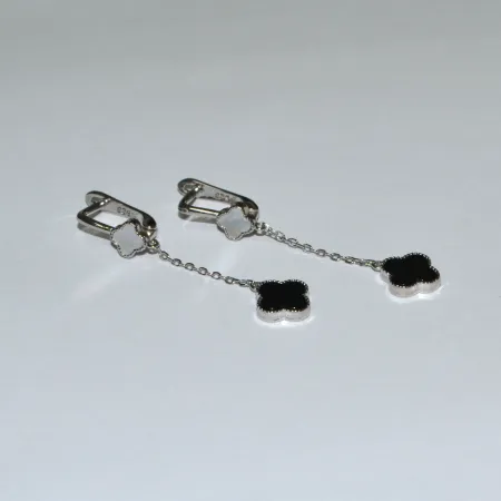 Срібні сережки в стилі 'Van Cleef & Arpels' зі вставкою онікс/перламутр