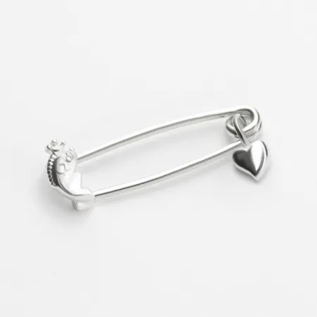 Серебряная брошь с рыбкой и сердцем