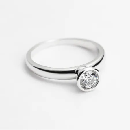 Срібна каблучка покрита родієм зі вставкою Swarovski Zirconia